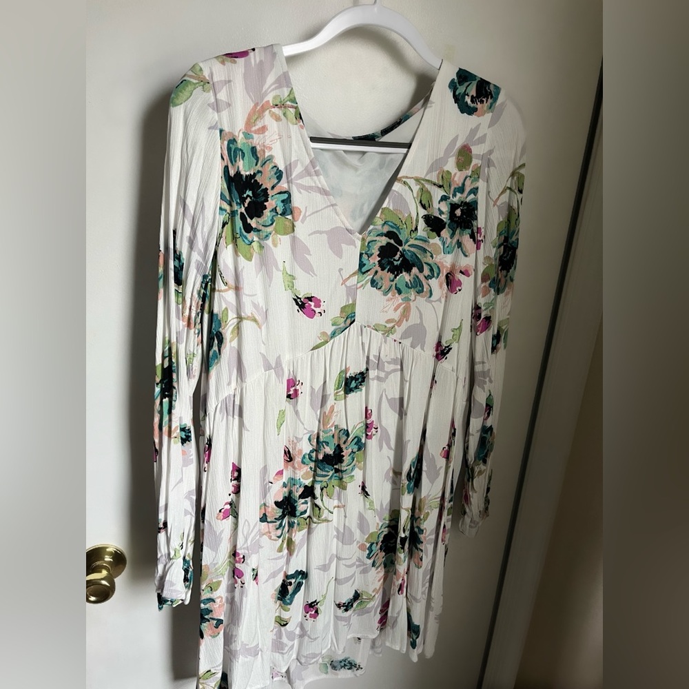 *Never Worn* Staccato women’s dress, white floral, size L